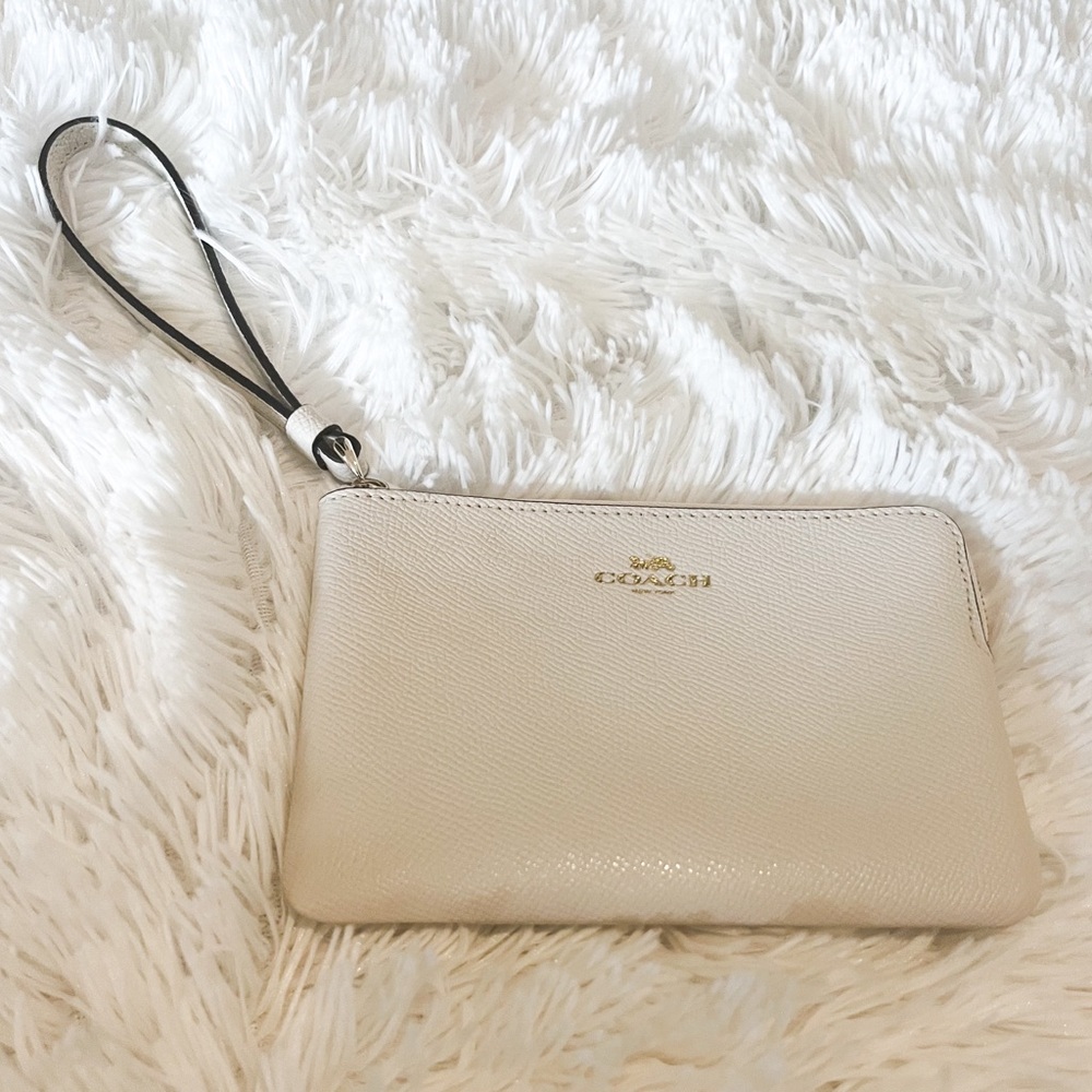 NWOT coach wristlet